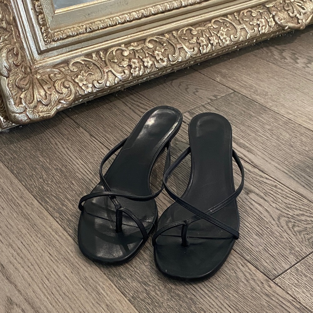 Teurn Black Strappy Sandal